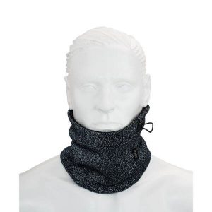 Musta Heijastava Magic-kauluri kuvattuna edestä. Näkymä valon osuessa kauluriin.