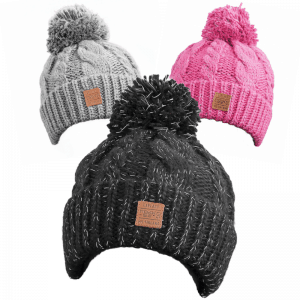 Kolme tupsupipoa: musta, harmaa ja fuksian väriset Pokka Tieva tupsupipot.